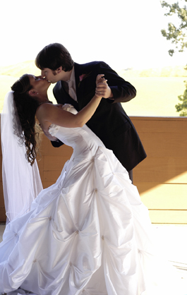 https://ceciliavdm.files.wordpress.com/2012/04/bride_and_groom_kissing.jpg?w=640